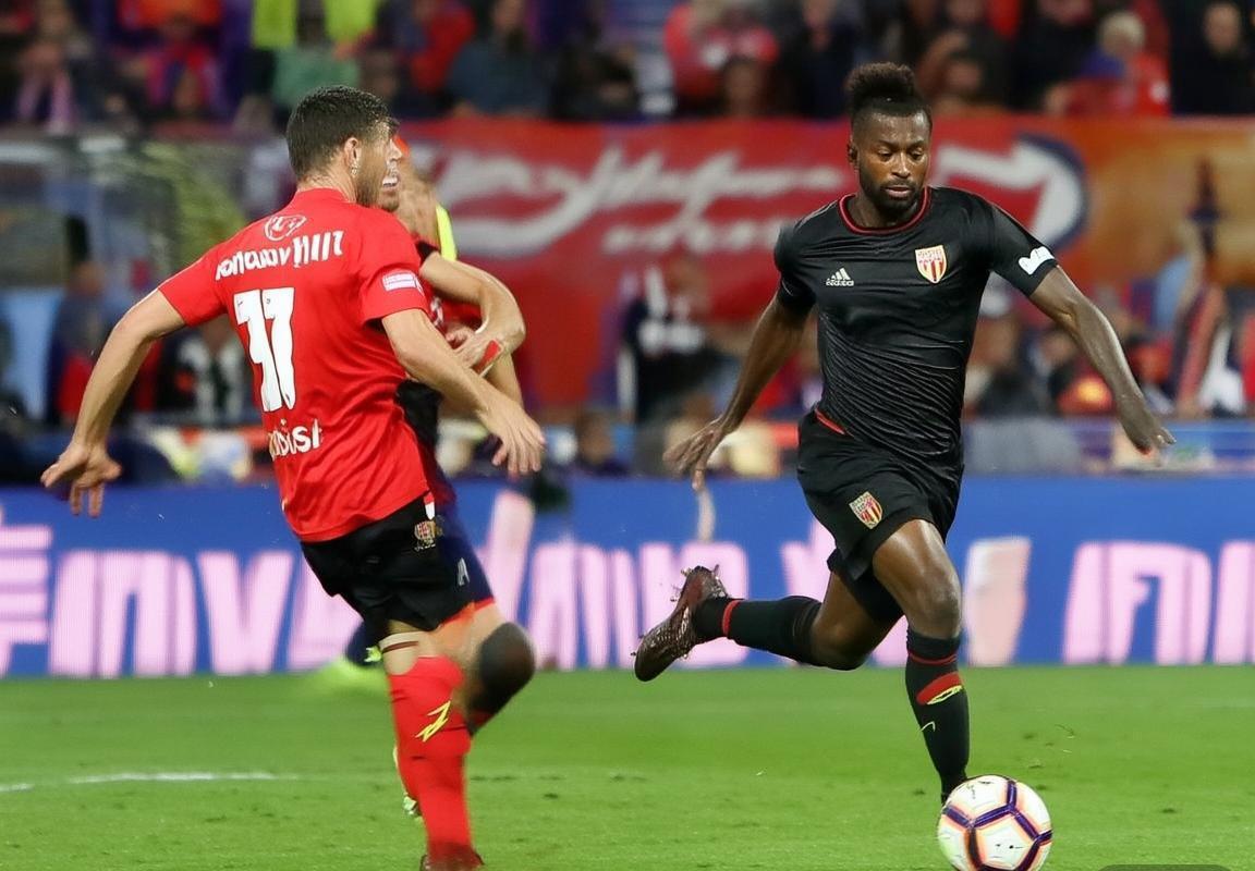 巴伦西亚vs埃瓦尔：西甲激战战术对决解析及球星风采(图3)